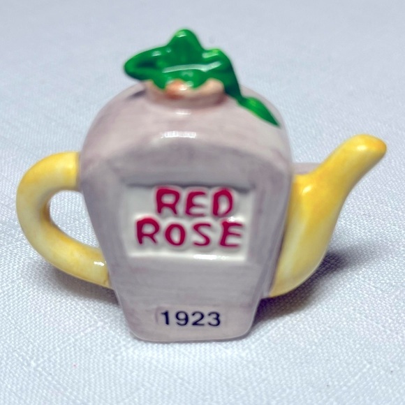 Vintage Red Rose Miniature Teapot Figurine - Picture 1 of 2
